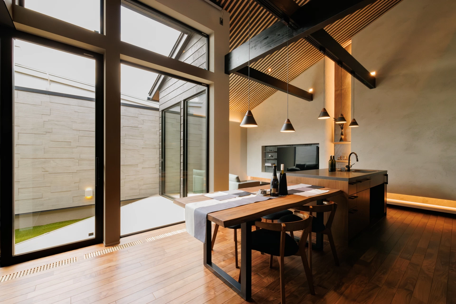 株式会社　リベスト